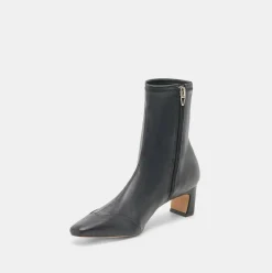 Anika Boot