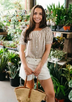 Halle Short