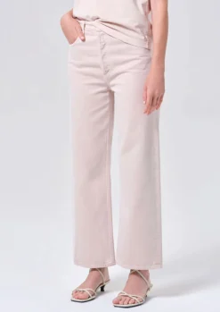 Ren Jean in Foundation