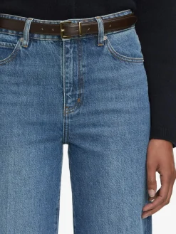 Streamline Jeans in Swan