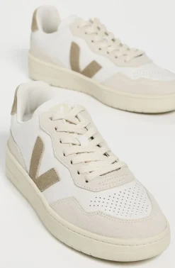 V-90 Sneaker